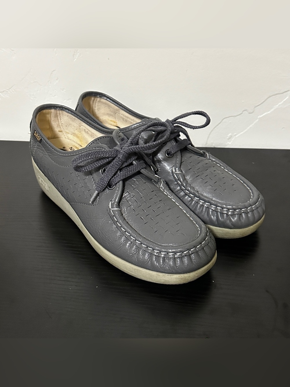 SAS Women’s Size 9 Gray Leather Wedge Lace Up Walking Shoes EUC
